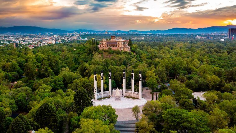 Caminando por Chapultepec