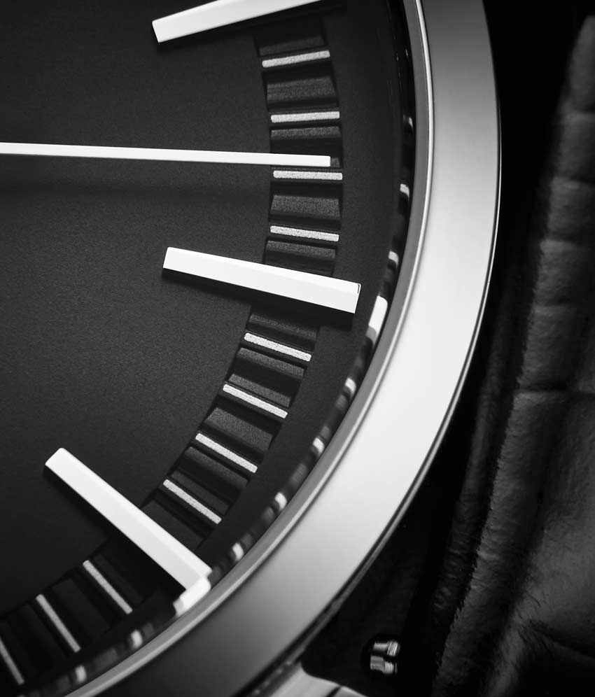 Black Dial / Silver Case / Black Band