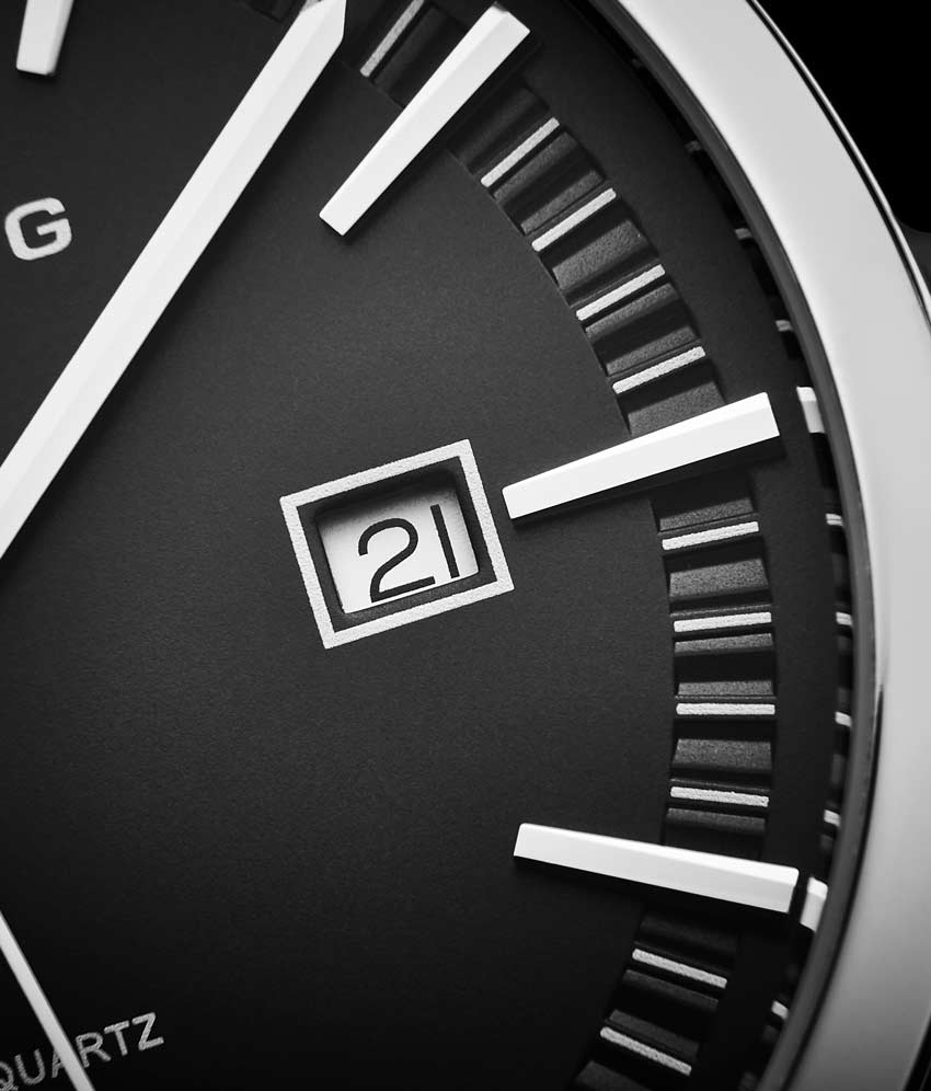 Black Dial / Silver Case / Black Band