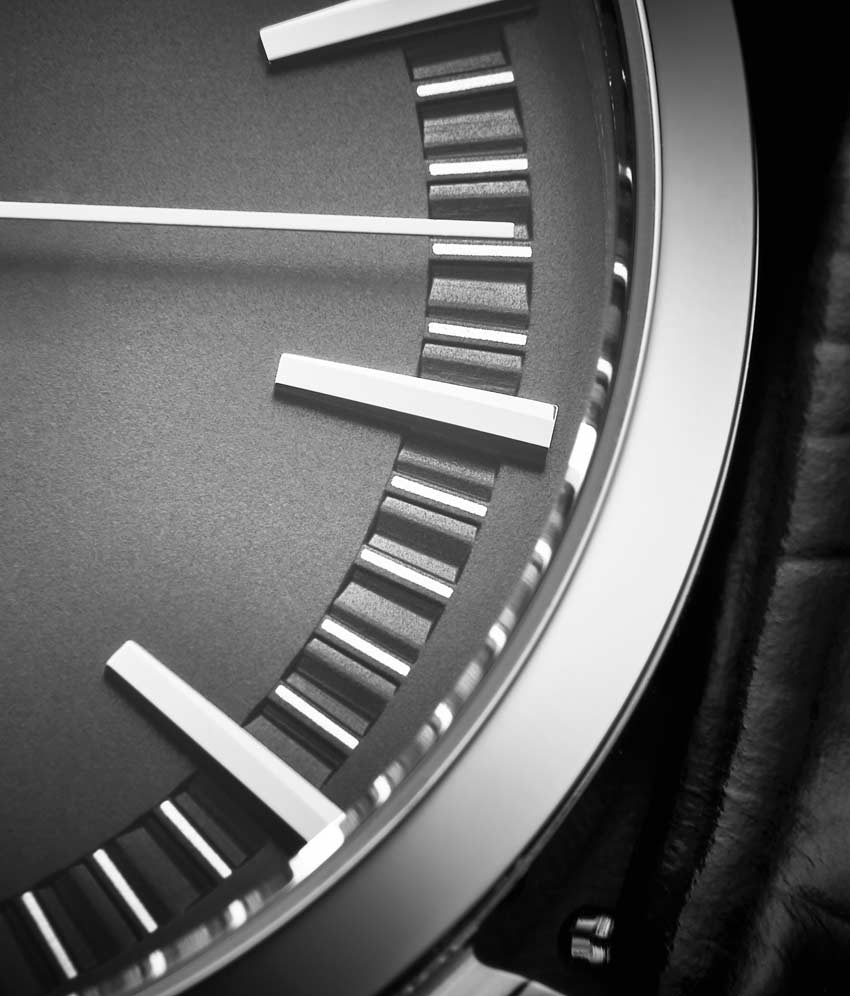 Grey Dial / Silver Case / Black Band