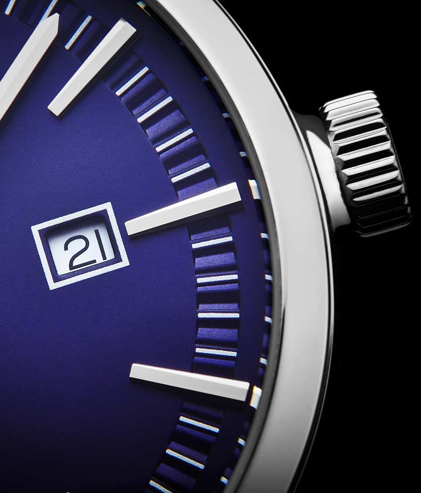 Blue Dial / Silver Case / Black Band